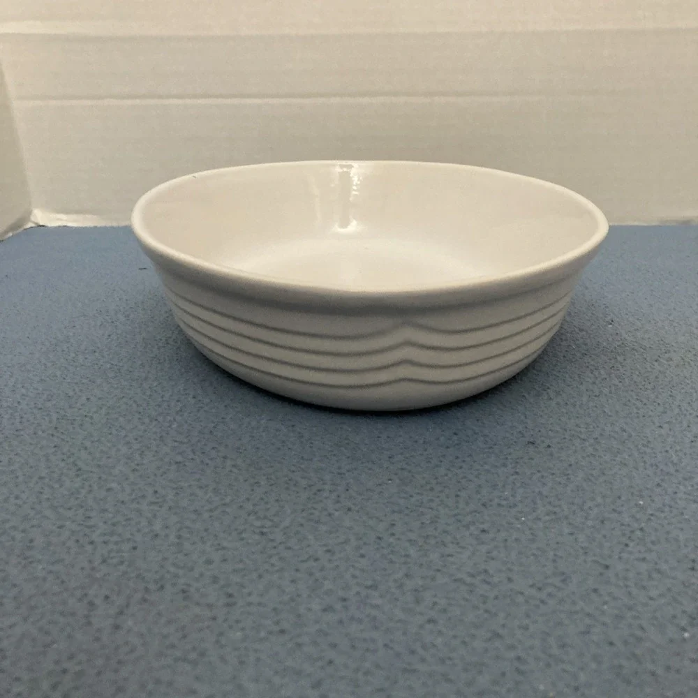 R.H. Macy & Co. White Patterned 12